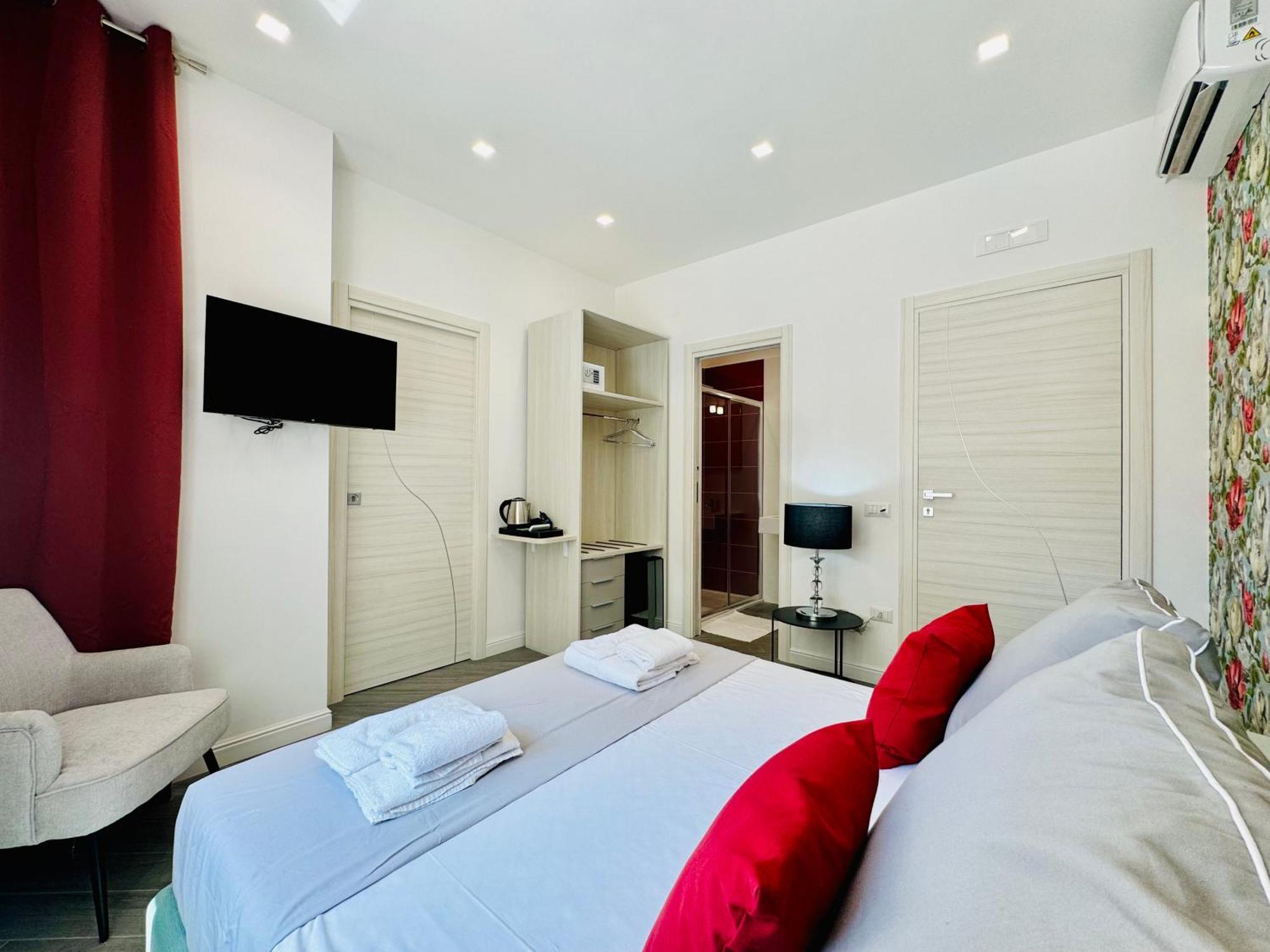 Yourhome - Santa Lucia Rooms Sorrento Bagian luar foto