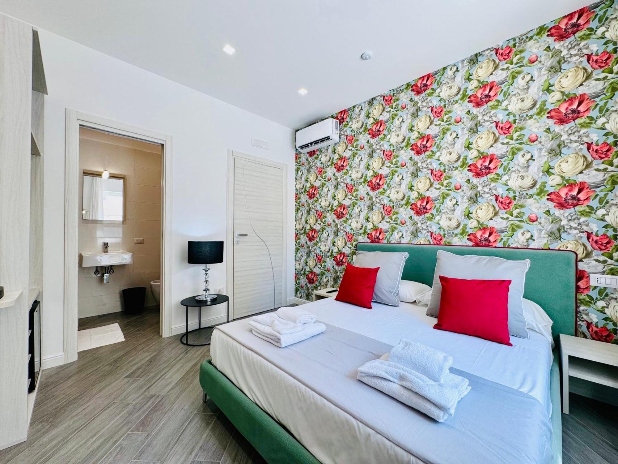 Yourhome - Santa Lucia Rooms Sorrento Bagian luar foto